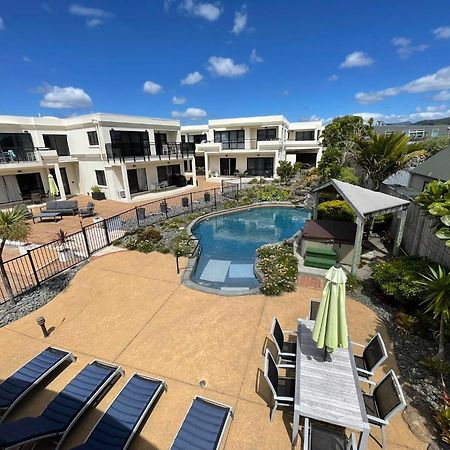 Ocean Breeze Resort Pauanui Exteriör bild