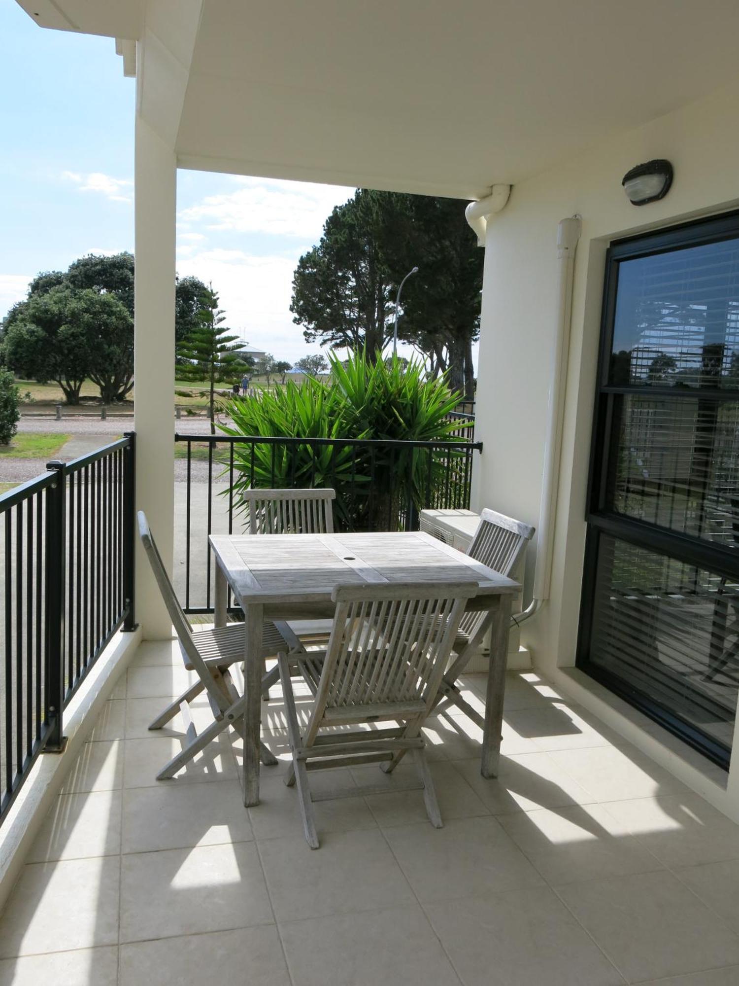 Ocean Breeze Resort Pauanui Rum bild