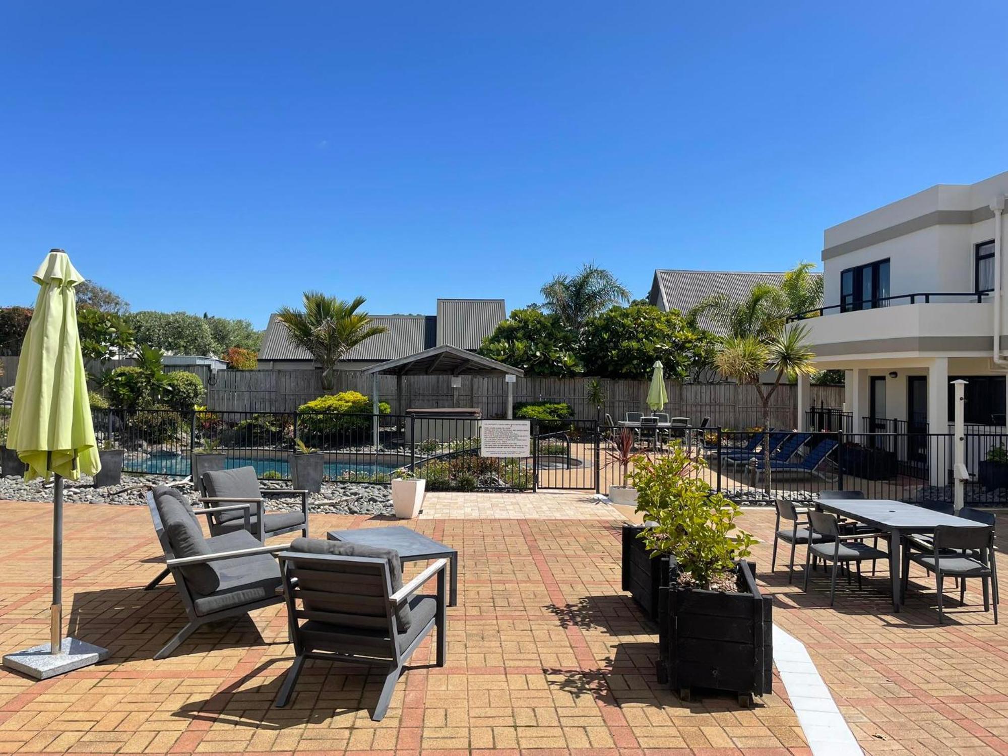 Ocean Breeze Resort Pauanui Exteriör bild