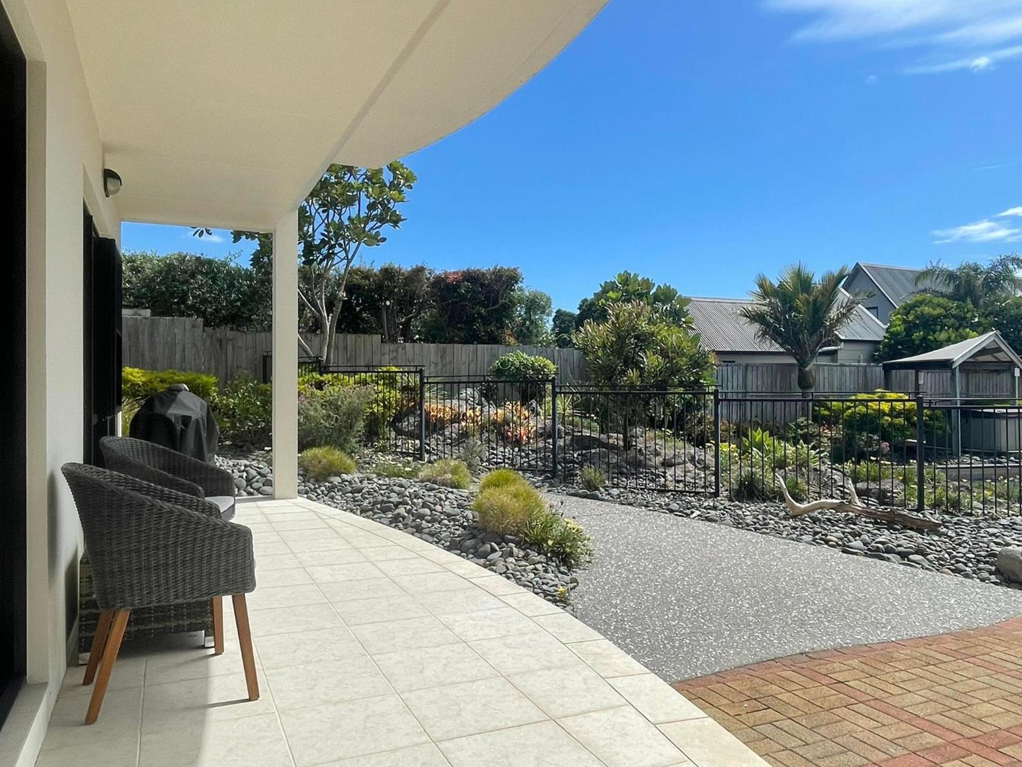 Ocean Breeze Resort Pauanui Exteriör bild