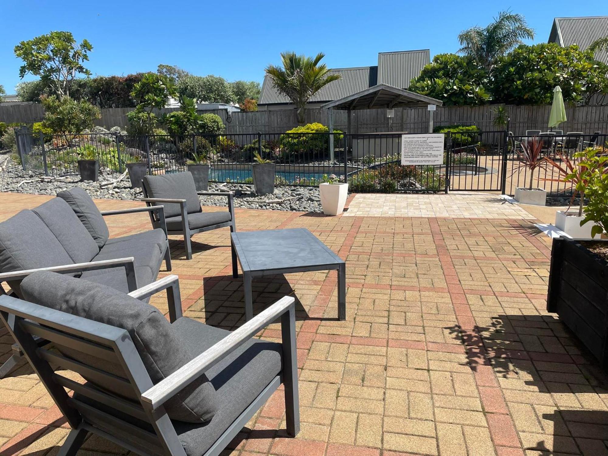 Ocean Breeze Resort Pauanui Exteriör bild