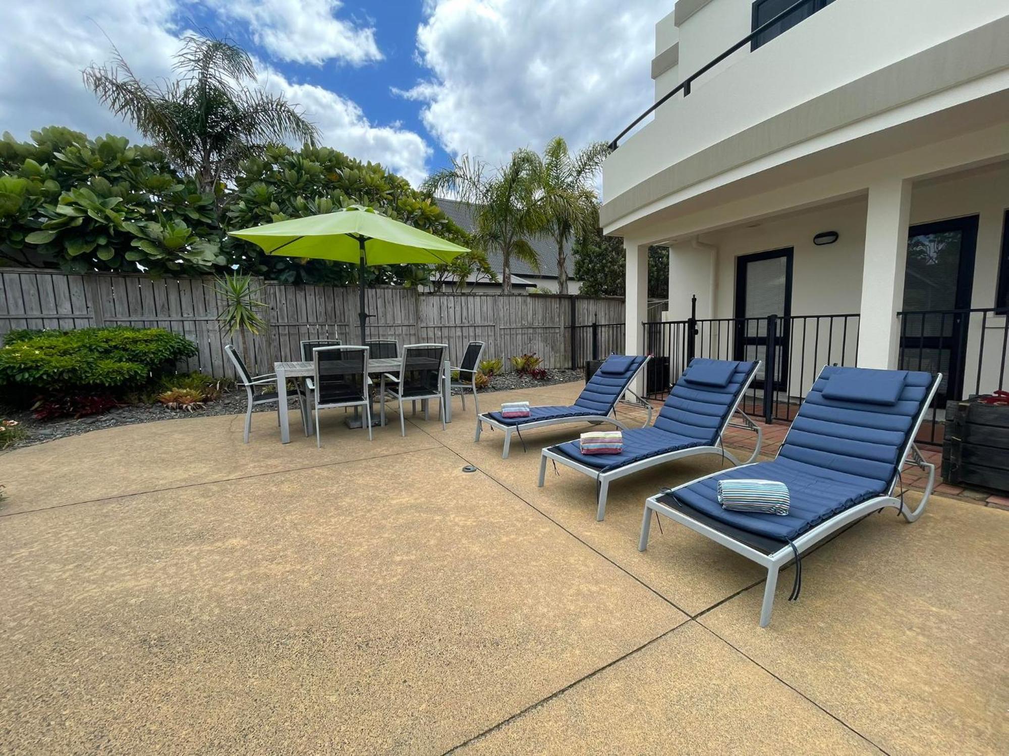 Ocean Breeze Resort Pauanui Exteriör bild