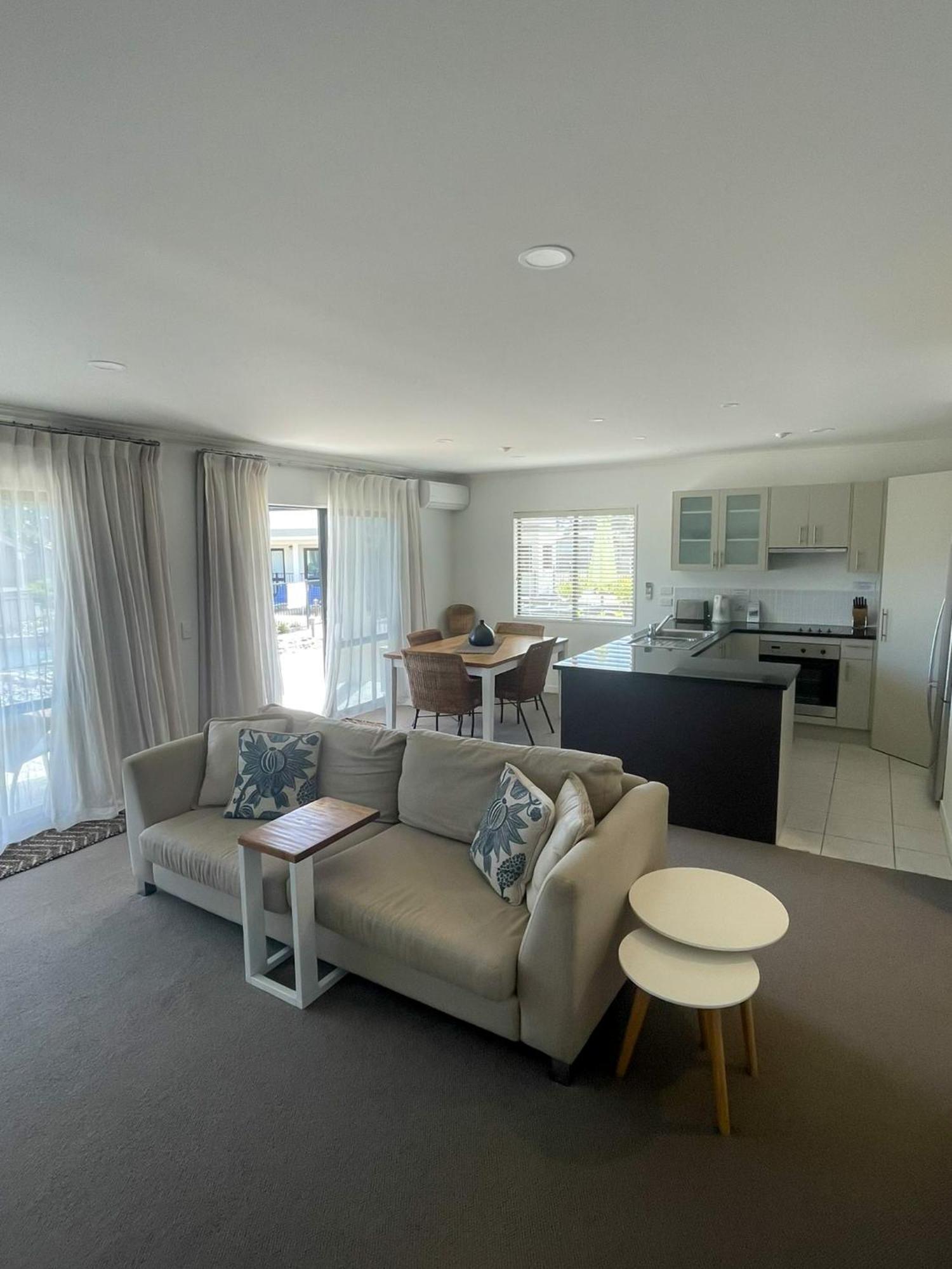Ocean Breeze Resort Pauanui Exteriör bild