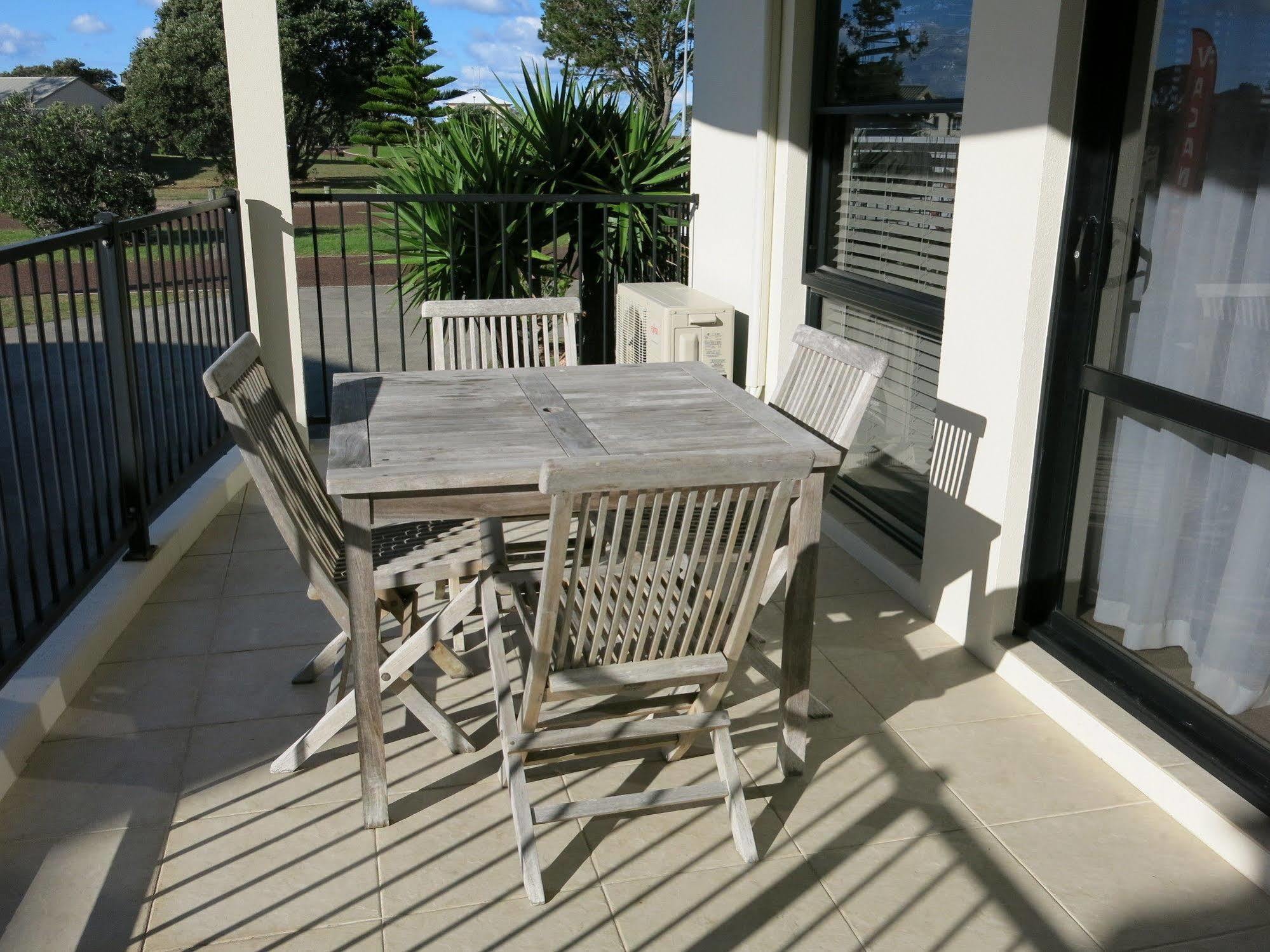 Ocean Breeze Resort Pauanui Exteriör bild