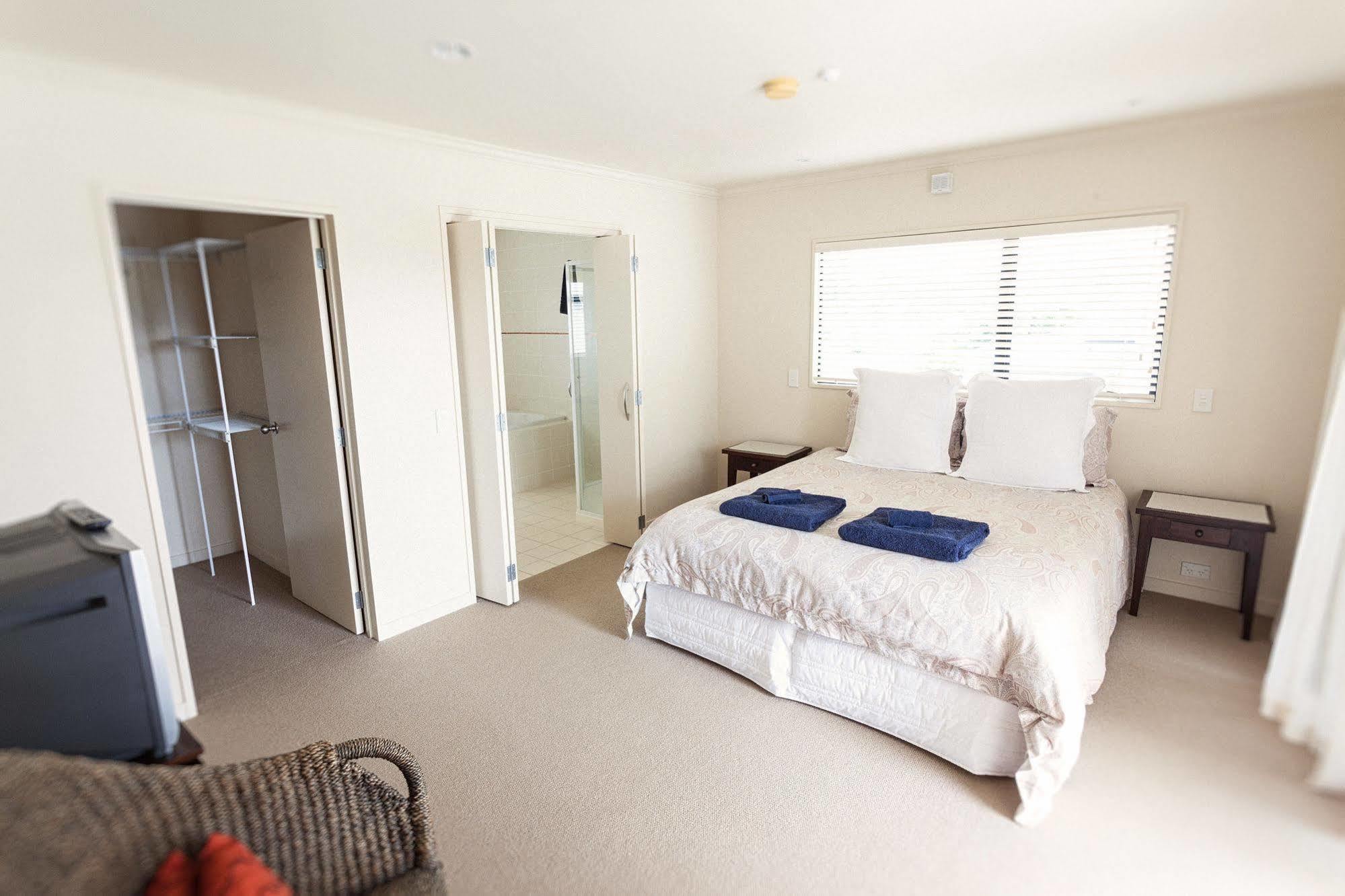 Ocean Breeze Resort Pauanui Exteriör bild