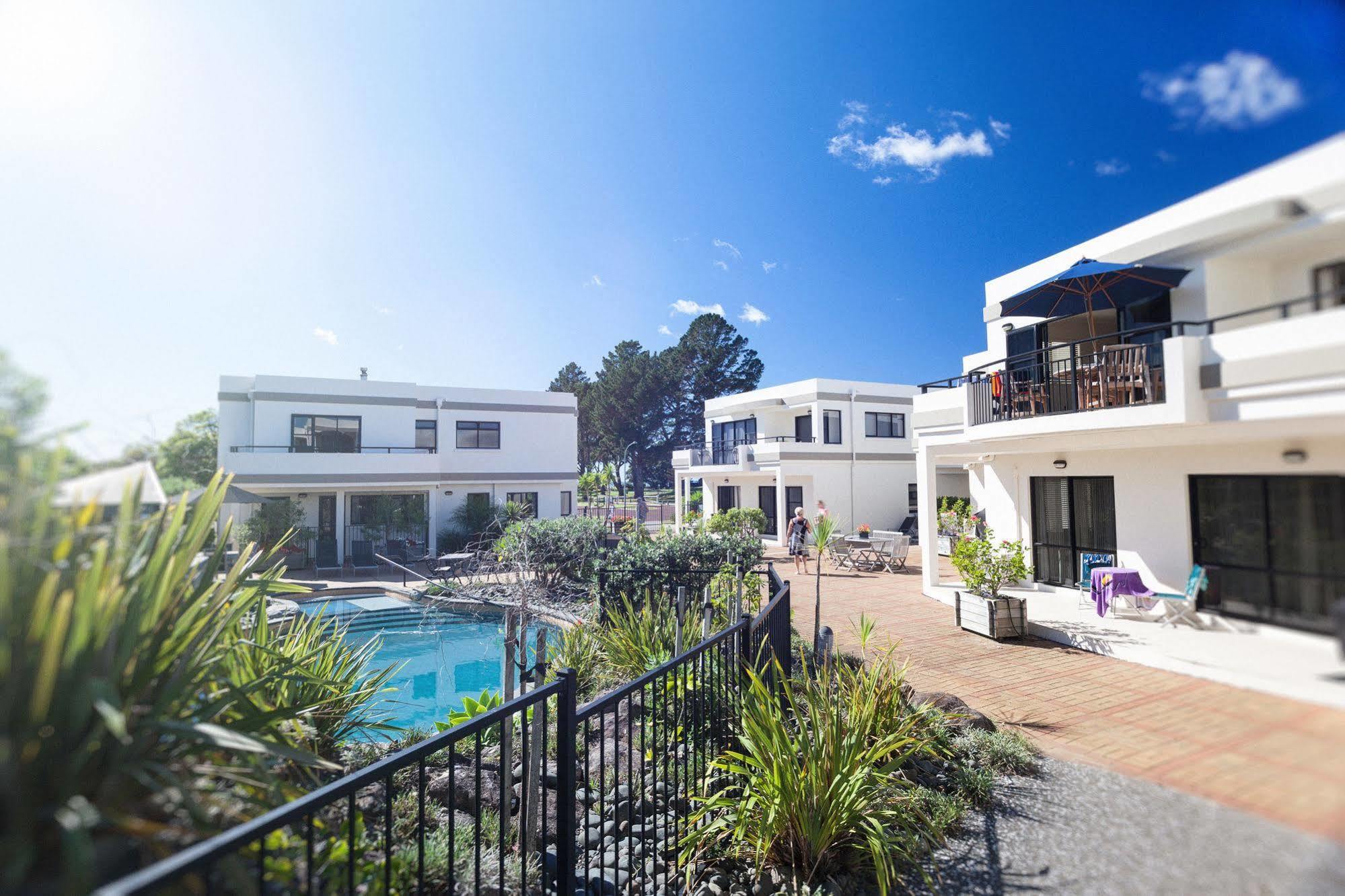 Ocean Breeze Resort Pauanui Exteriör bild